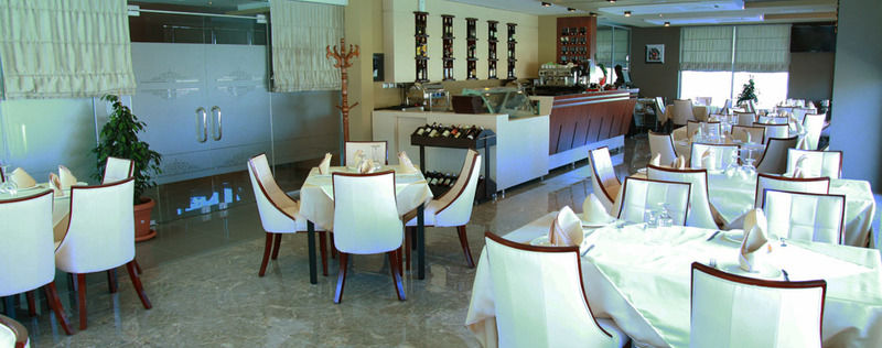 Hotel Arifi 4*